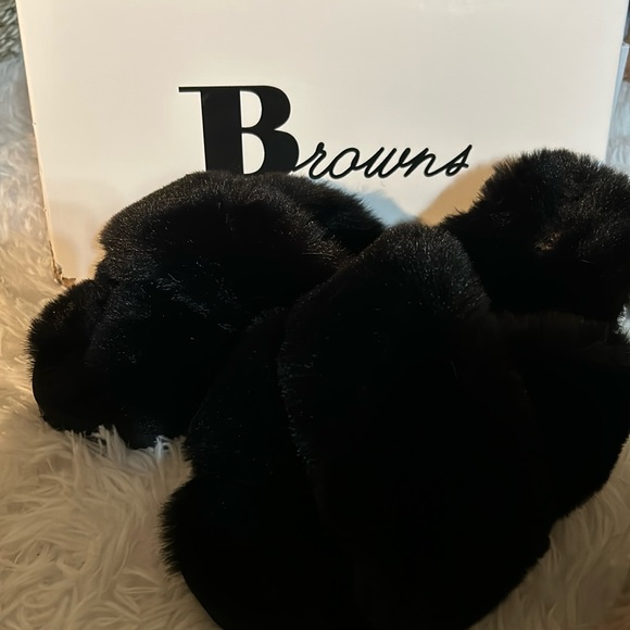 Brand new never worn Browns fuzzy slippers - Picture 1 of 3